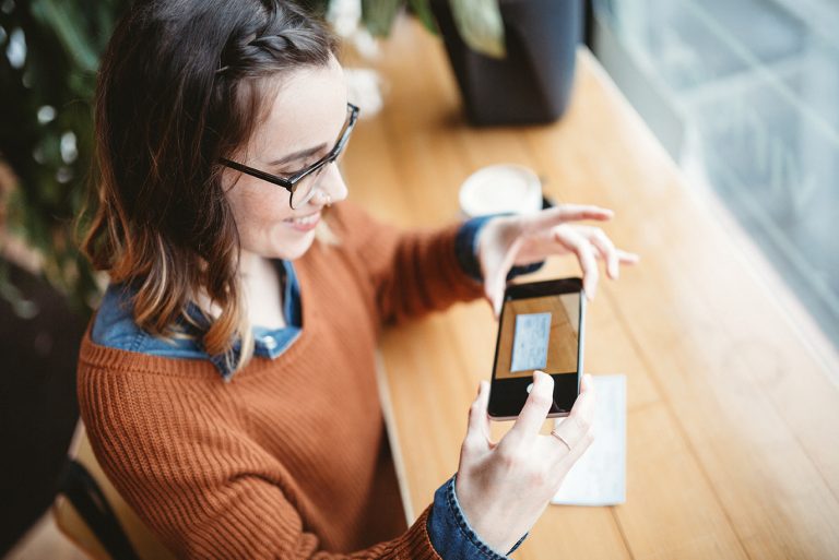 A user scanning a cheque using the app.