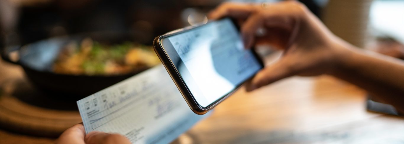 A user scanning a cheque using the app.